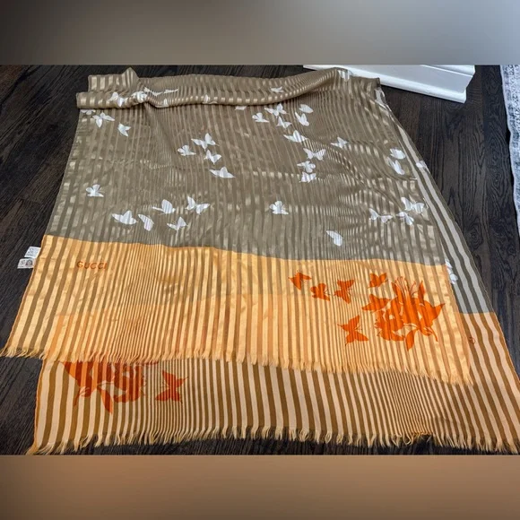 Vintage Gucci "Flora" Silk Stole Butterfly & Floral Motif by V. Accornero - Picture 9 of 10